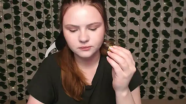 Snapshot of IxxiLiana chatting on 02.11.25 IxxiLiana online show from 02.11.25
