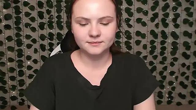 Snapshot of IxxiLiana chatting on 02.11.25 IxxiLiana online show from 02.11.25