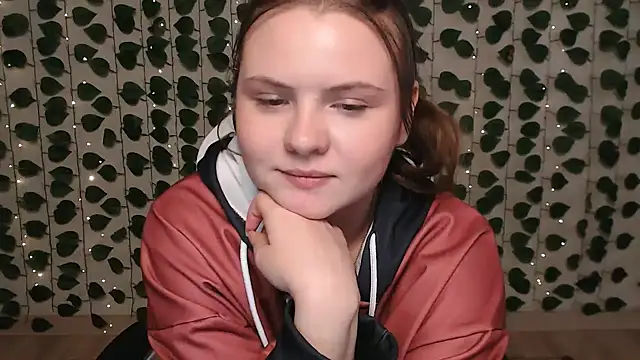 Snapshot of IxxiLiana chatting on 02.16.25 IxxiLiana online show from 02.16.25