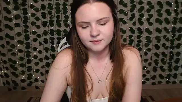 Snapshot of IxxiLiana chatting on 02.22.25 IxxiLiana online show from 02.22.25