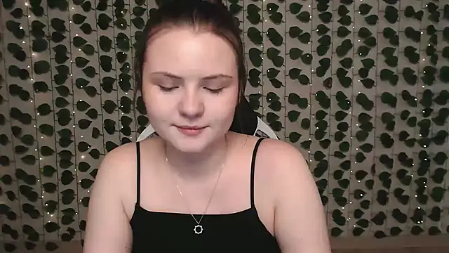 Snapshot of IxxiLiana chatting on 02.25.25 IxxiLiana online show from 02.25.25