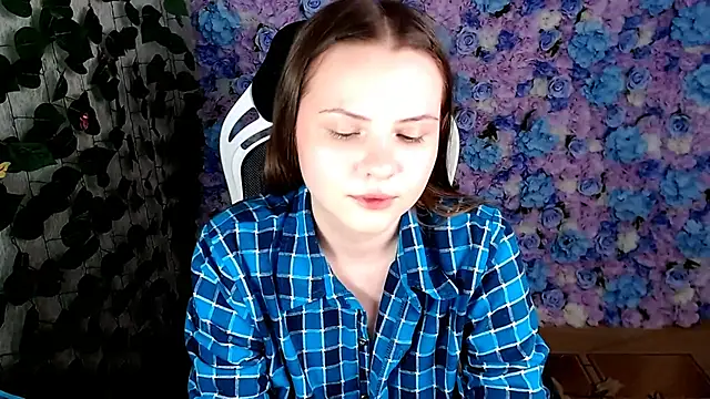 Snapshot of IxxiLiana chatting on 09.10.25 IxxiLiana online show from 09.10.25