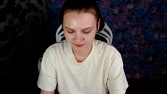 Snapshot of IxxiLiana chatting on 09.20.25 IxxiLiana online show from 09.20.25