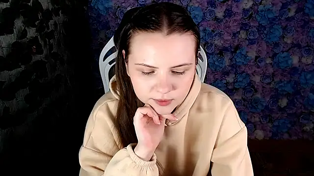 Snapshot of IxxiLiana chatting on 09.23.25 IxxiLiana online show from 09.23.25