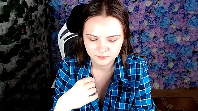 Snapshot of IxxiLiana chatting on 09.29.25 IxxiLiana online show from 09.29.25