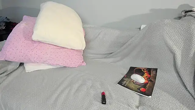 Snapshot of missbenz chatting on 10.31.25 missbenz online show from 10.31.25