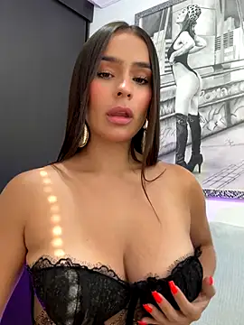 Snapshot of Mau_White chatting on 10.02.25 Mau White online show from 10.02.25