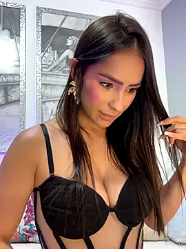 Snapshot of Mau_White chatting on 10.19.25 Mau White online show from 10.19.25