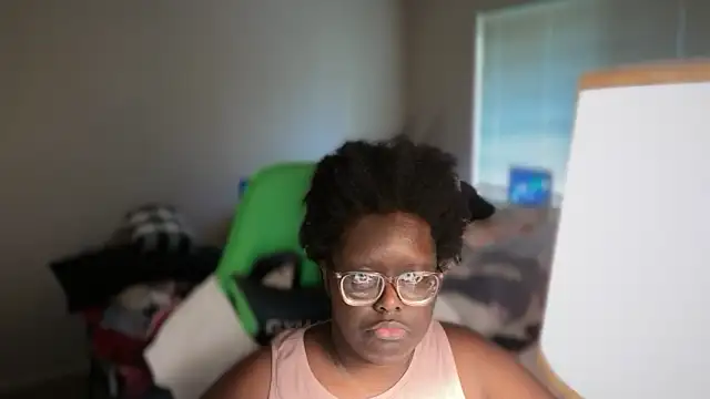 Yagurl  west online show from 12.21.25