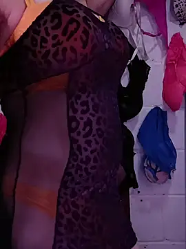 Snapshot of Mshizzle12 chatting on 10.16.25 Mshizzle12 online show from 10.16.25