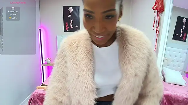 kimmturner online show from 10.03.25