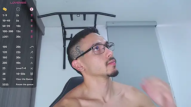 Snapshot of russthiago chatting on 12.18.24 russthiago online show from 12.18.24