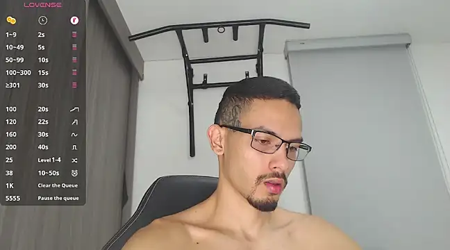 Snapshot of russthiago chatting on 01.28.25 russthiago online show from 01.28.25