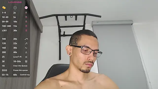 Snapshot of russthiago chatting on 03.05.25 russthiago online show from 03.05.25