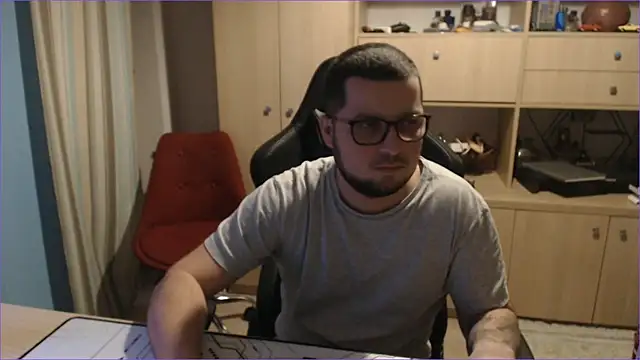 Snapshot of bigpuff_hott chatting on 10.15.25 bigpuff hott online show from 10.15.25