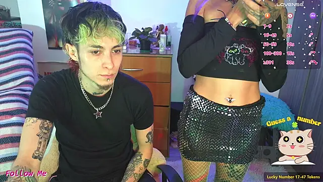 Snapshot of badeyes_crazygoat chatting on 11.14.25 badeyes crazygoat online show from 11.14.25