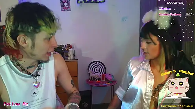 Snapshot of badeyes_crazygoat chatting on 11.15.25 badeyes crazygoat online show from 11.15.25