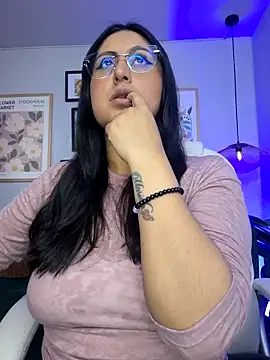 Snapshot of Amber_gold_ chatting on 02.14.25 Amber gold online show from 02.14.25