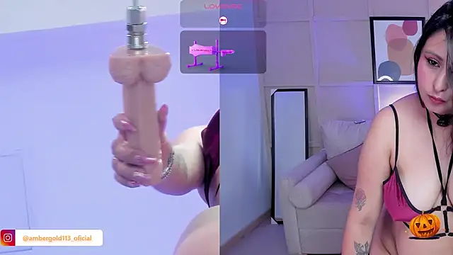 Snapshot of Amber_gold_ chatting on 10.26.25 Amber gold online show from 10.26.25