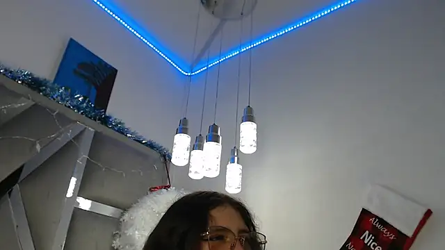 Paola Lyon  online show from 01.03.25