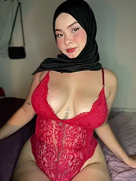 Snapshot of aneesa_darzi chatting on 01.30.25 aneesa darzi online show from 01.30.25