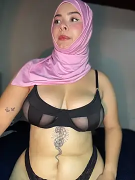 Snapshot of aneesa_darzi chatting on 04.14.26 aneesa darzi online show from 04.14.26