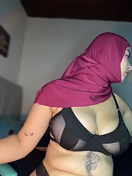 Snapshot of aneesa_darzi chatting on 05.16.26 aneesa darzi online show from 05.16.26