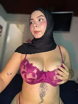 Snapshot of aneesa_darzi chatting on 07.01.26 aneesa darzi online show from 07.01.26