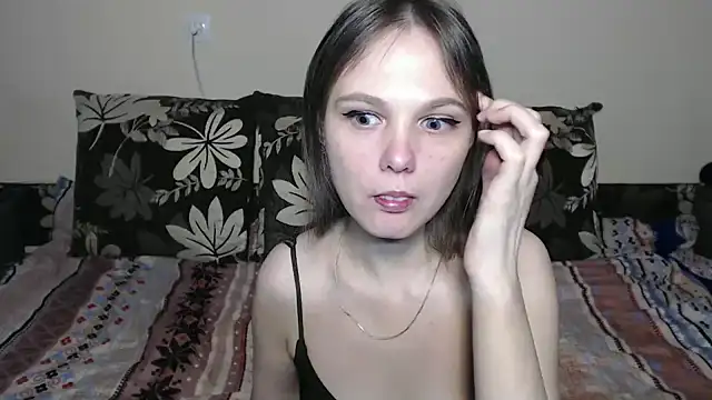 Snapshot of Nika_Shiny chatting on 02.18.25 Nika Shiny online show from 02.18.25