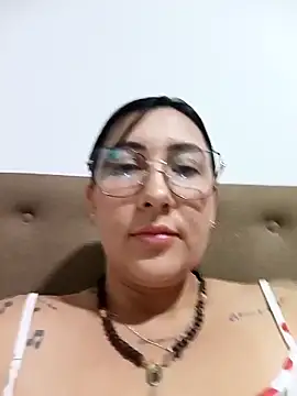 Snapshot of my-kitty chatting on 10.20.25 my-kitty online show from 10.20.25