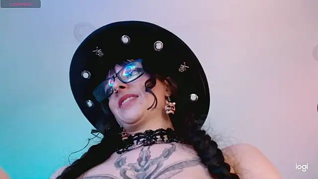 Kizzuky online show from 02.22.25