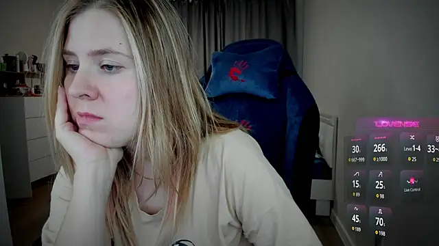 Snapshot of Olivia_Munk chatting on 09.25.25 Olivia Munk online show from 09.25.25