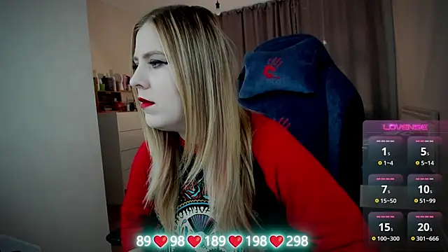 Snapshot of Olivia_Munk chatting on 09.27.25 Olivia Munk online show from 09.27.25