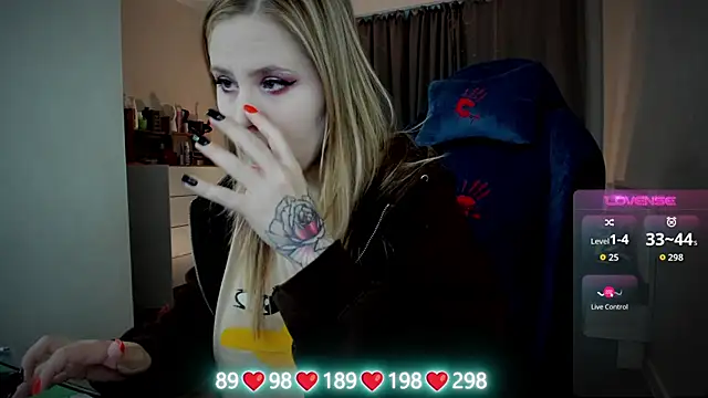 Snapshot of Olivia_Munk chatting on 09.28.25 Olivia Munk online show from 09.28.25