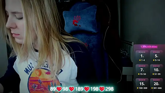 Snapshot of Olivia_Munk chatting on 10.01.25 Olivia Munk online show from 10.01.25