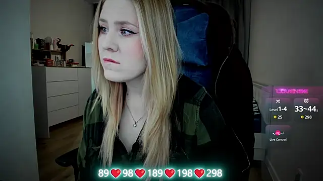 Snapshot of Olivia_Munk chatting on 10.02.25 Olivia Munk online show from 10.02.25