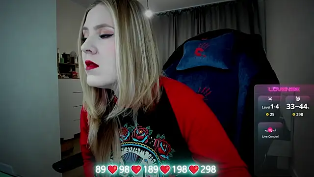 Snapshot of Olivia_Munk chatting on 10.03.25 Olivia Munk online show from 10.03.25