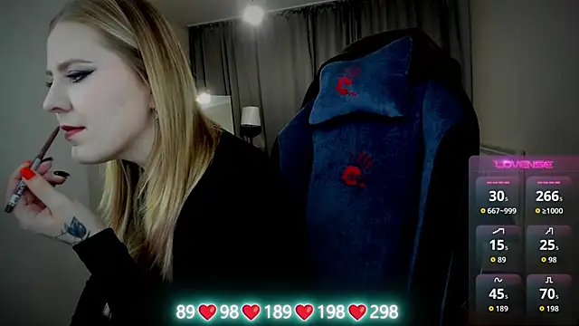 Snapshot of Olivia_Munk chatting on 10.07.25 Olivia Munk online show from 10.07.25