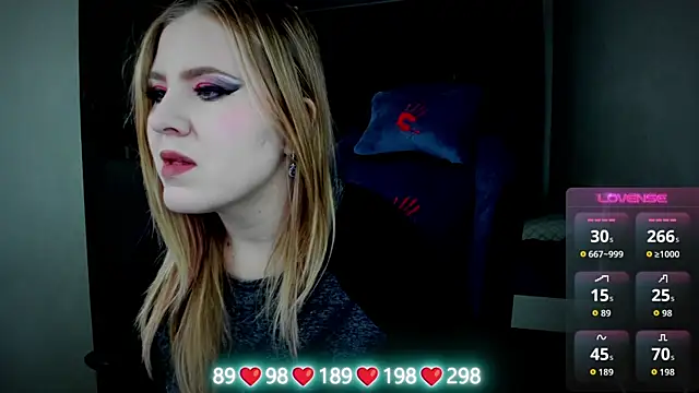 Snapshot of Olivia_Munk chatting on 10.10.25 Olivia Munk online show from 10.10.25