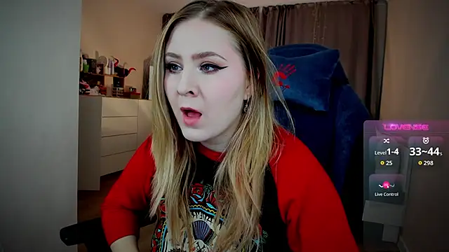 Snapshot of Olivia_Munk chatting on 10.23.25 Olivia Munk online show from 10.23.25