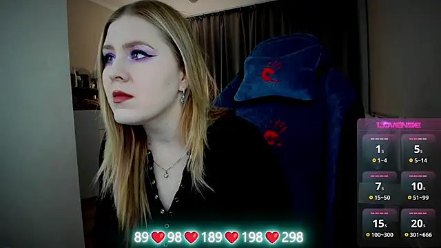 Snapshot of Olivia_Munk chatting on 10.28.25 Olivia Munk online show from 10.28.25