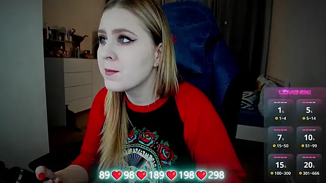 Snapshot of Olivia_Munk chatting on 10.29.25 Olivia Munk online show from 10.29.25