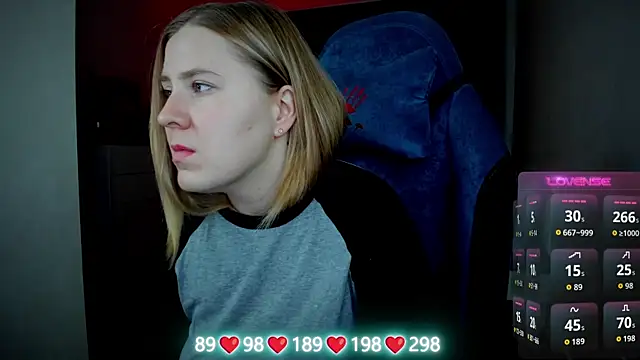 Snapshot of Olivia_Munk chatting on 11.01.25 Olivia Munk online show from 11.01.25