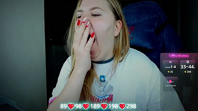 Snapshot of Olivia_Munk chatting on 11.02.25 Olivia Munk online show from 11.02.25