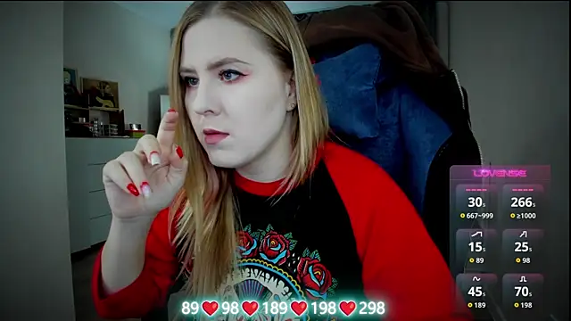 Snapshot of Olivia_Munk chatting on 11.08.25 Olivia Munk online show from 11.08.25