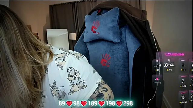 Olivia Munk online show from 12.16.25