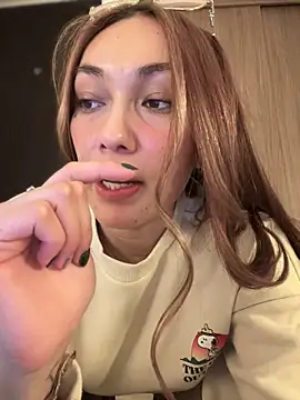 Snapshot of MichelleFerry_ chatting on 02.01.25 MichelleFerry online show from 02.01.25