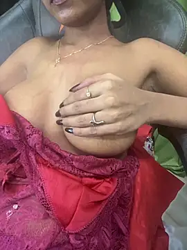 Snapshot of PARI_Hun chatting on 09.23.25 PARI Hun online show from 09.23.25