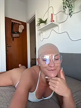 Snapshot of PaulinaSchubert1 chatting on 10.23.25 PaulinaSchubert1 online show from 10.23.25