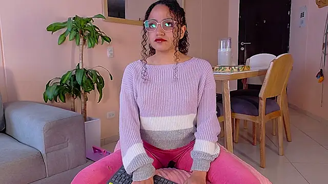 DAHLIA BROWNIE online show from 04.23.26